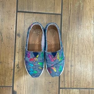 Toms youth size 13 butterfly